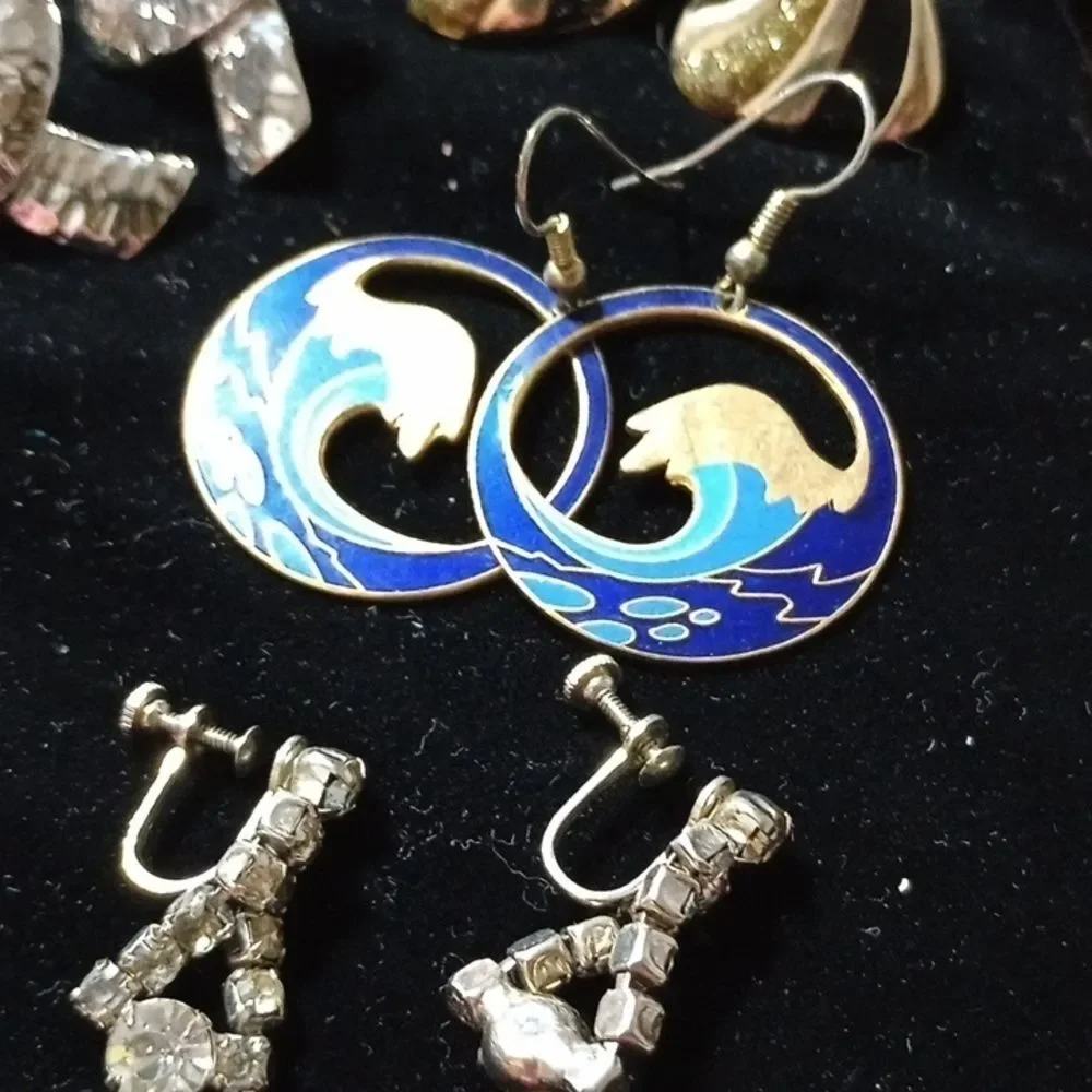 Lot of 15 pair of nice vintage costume earrings and modern earrings (E001)